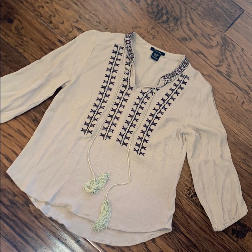 Quarter sleeve tassel shirt